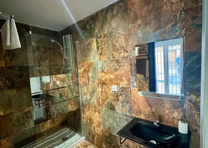 Alcazar Suites